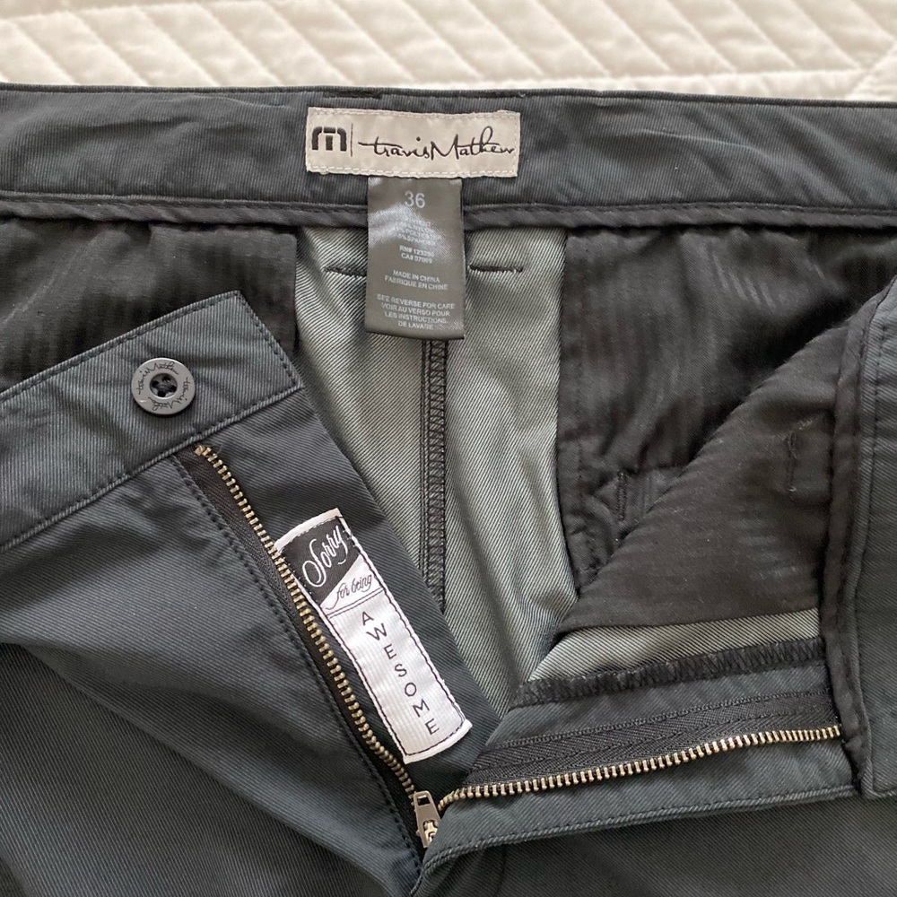 Travis Mathew Shorts Size 36 Like New - Picture 4 of 4